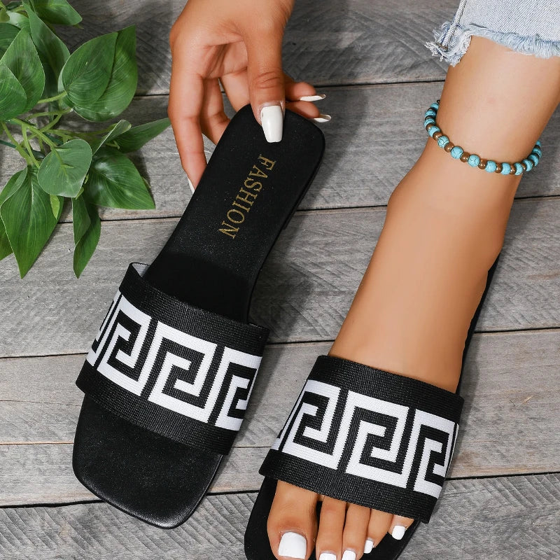 2025 Summer New Women's Letter Slippers Fashion Slippers Flat Shoes Beach Comfortable Versatile Sandals