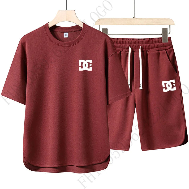 Men's fashionable short-sleeved shorts set, round-neck short-sleeved T-shirt paired with shorts - a casual sports outfit for sum