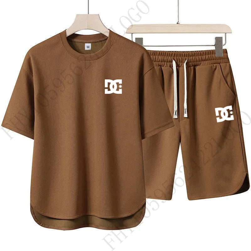 Men's fashionable short-sleeved shorts set, round-neck short-sleeved T-shirt paired with shorts - a casual sports outfit for sum