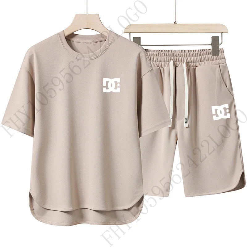 Men's fashionable short-sleeved shorts set, round-neck short-sleeved T-shirt paired with shorts - a casual sports outfit for sum