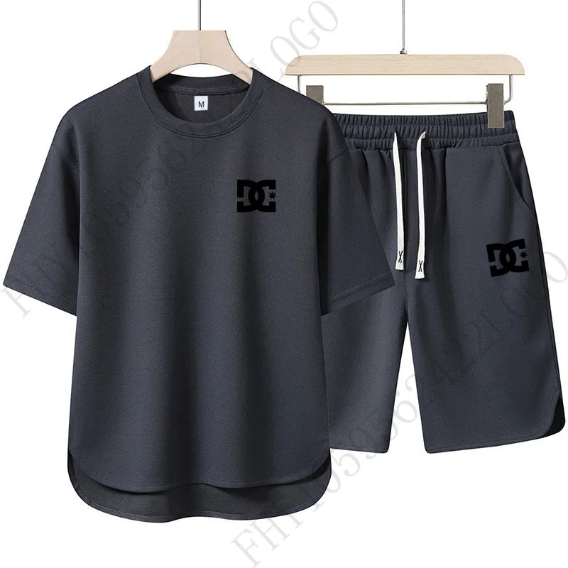 Men's fashionable short-sleeved shorts set, round-neck short-sleeved T-shirt paired with shorts - a casual sports outfit for sum