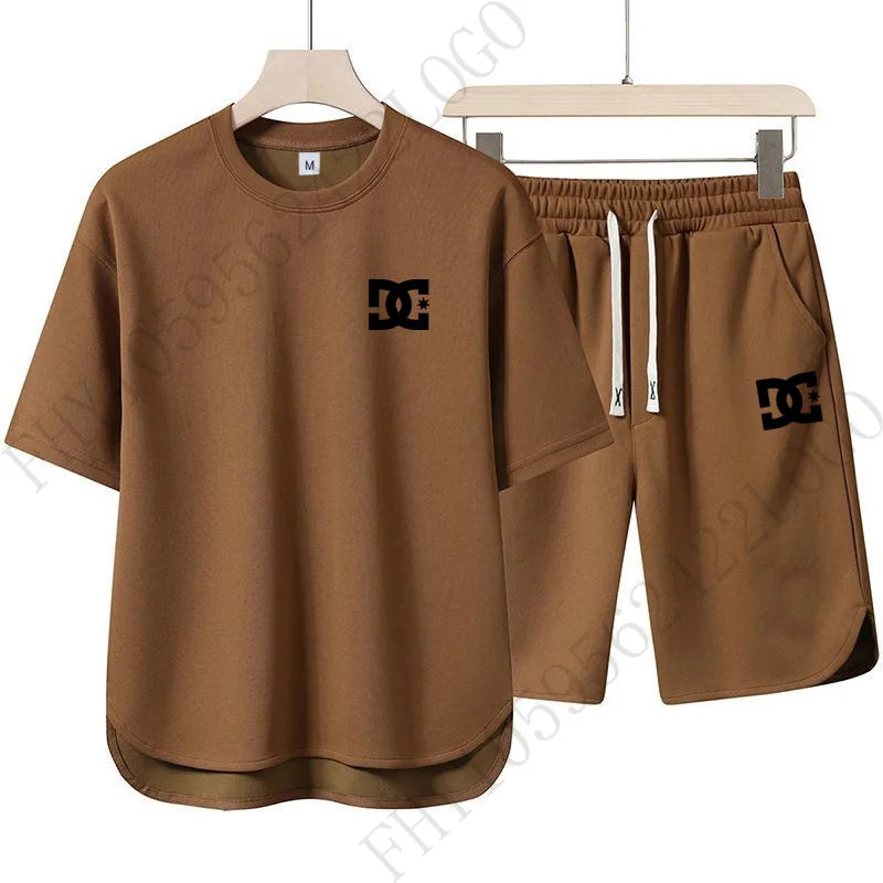 Men's fashionable short-sleeved shorts set, round-neck short-sleeved T-shirt paired with shorts - a casual sports outfit for sum