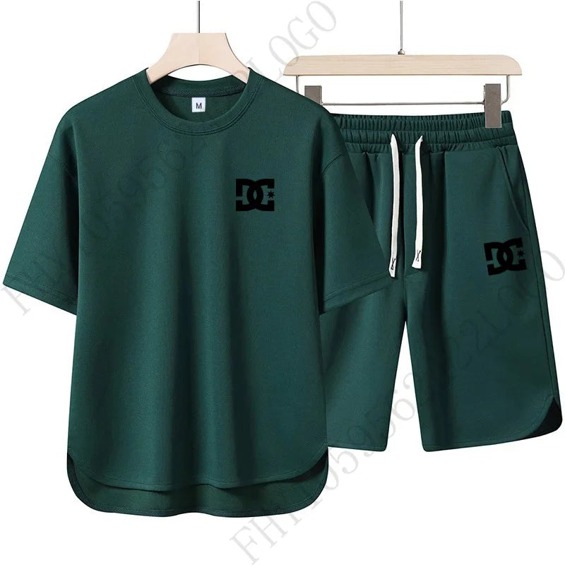 Men's fashionable short-sleeved shorts set, round-neck short-sleeved T-shirt paired with shorts - a casual sports outfit for sum