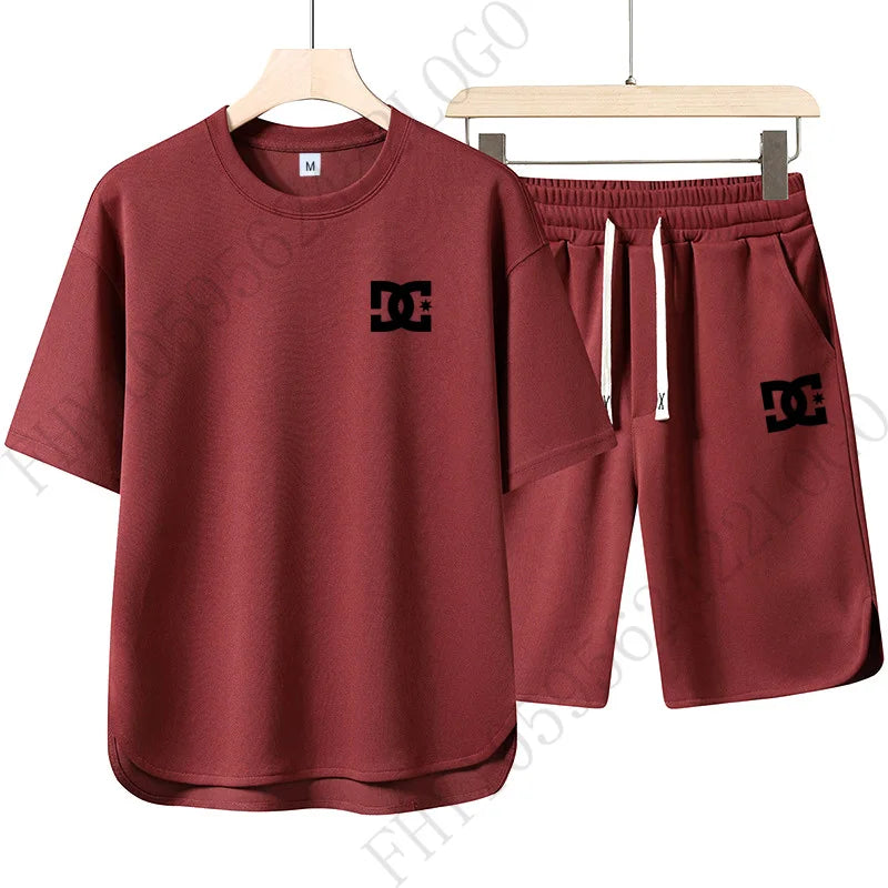 Men's fashionable short-sleeved shorts set, round-neck short-sleeved T-shirt paired with shorts - a casual sports outfit for sum