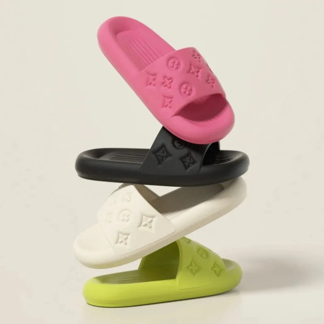 High end fashion cool slippers for women in summer, with a sense of stepping on poop, thick bottom bathroom EVA slippers
