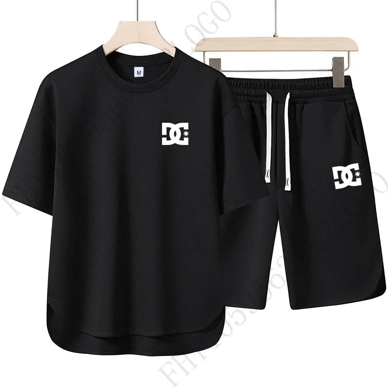 Men's fashionable short-sleeved shorts set, round-neck short-sleeved T-shirt paired with shorts - a casual sports outfit for sum