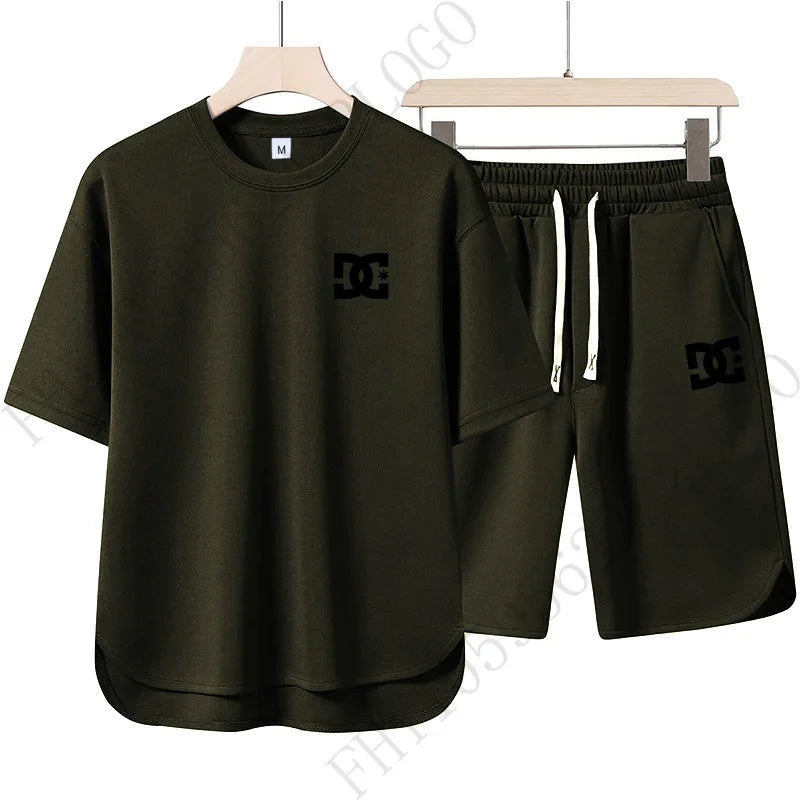Men's fashionable short-sleeved shorts set, round-neck short-sleeved T-shirt paired with shorts - a casual sports outfit for sum
