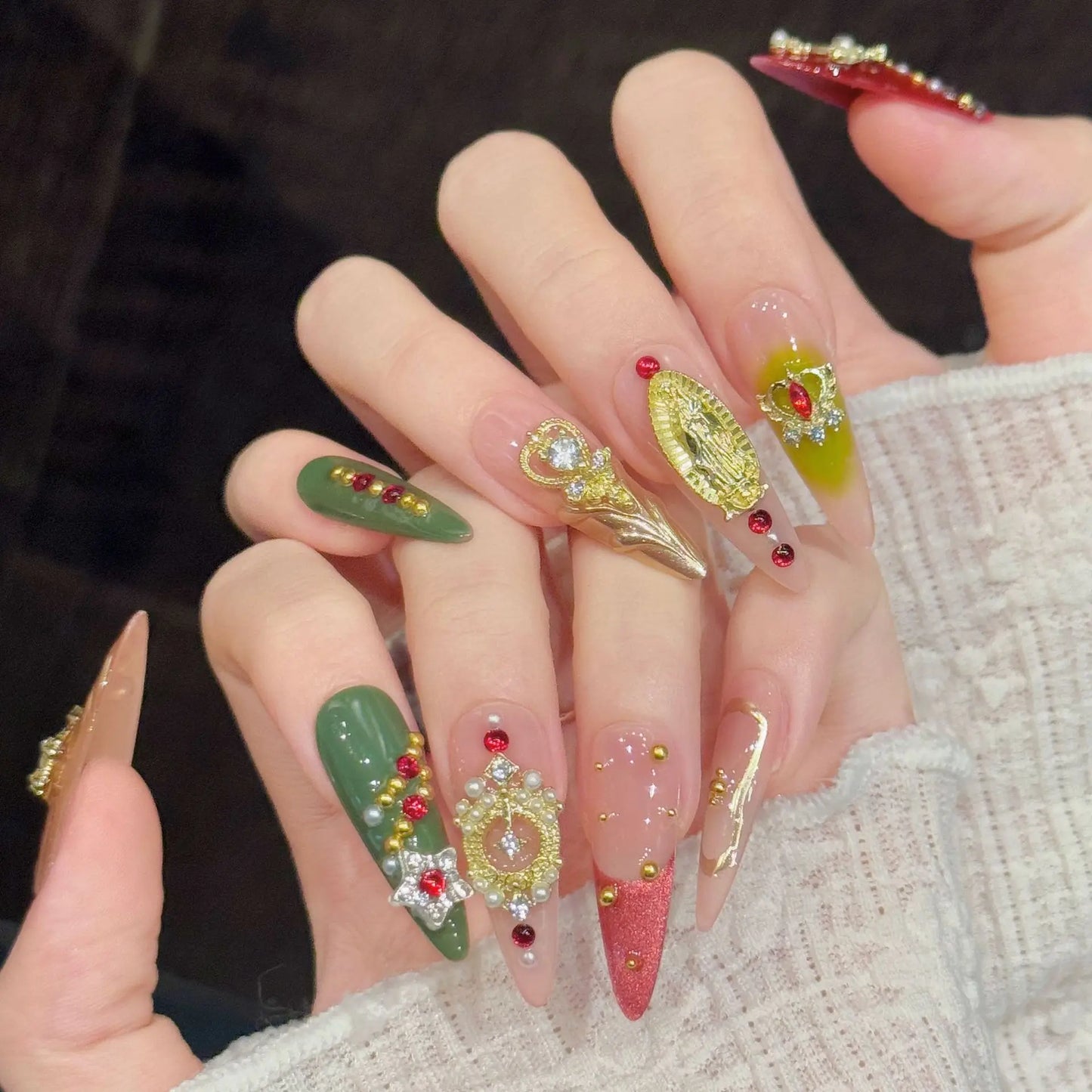 10PCS Waterdrop Handmade Press On Nails,Retro Baroque Style, Red Green Contrast,Suitable For Festivals Parties And Daily Wear