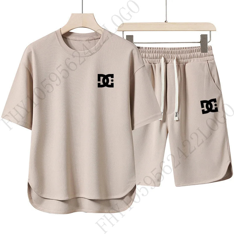 Men's fashionable short-sleeved shorts set, round-neck short-sleeved T-shirt paired with shorts - a casual sports outfit for sum