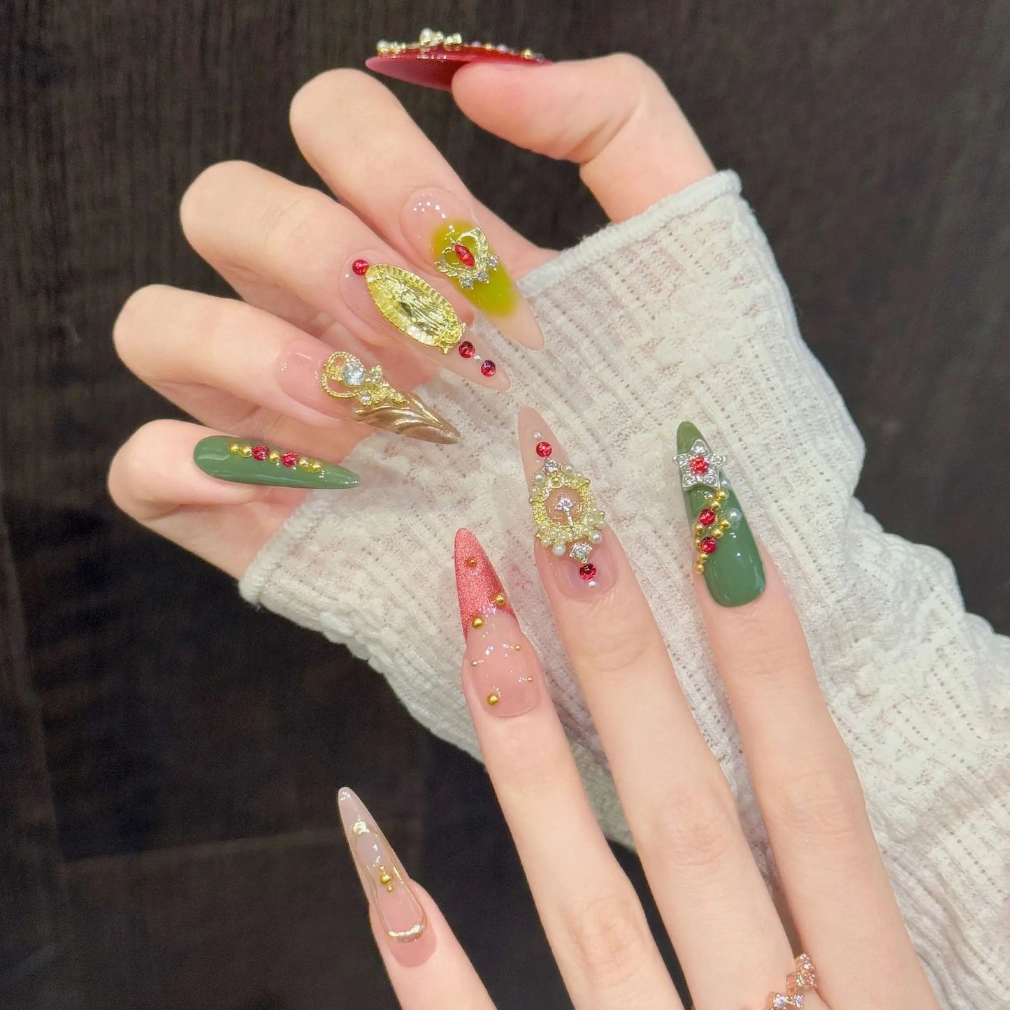 10PCS Waterdrop Handmade Press On Nails,Retro Baroque Style, Red Green Contrast,Suitable For Festivals Parties And Daily Wear