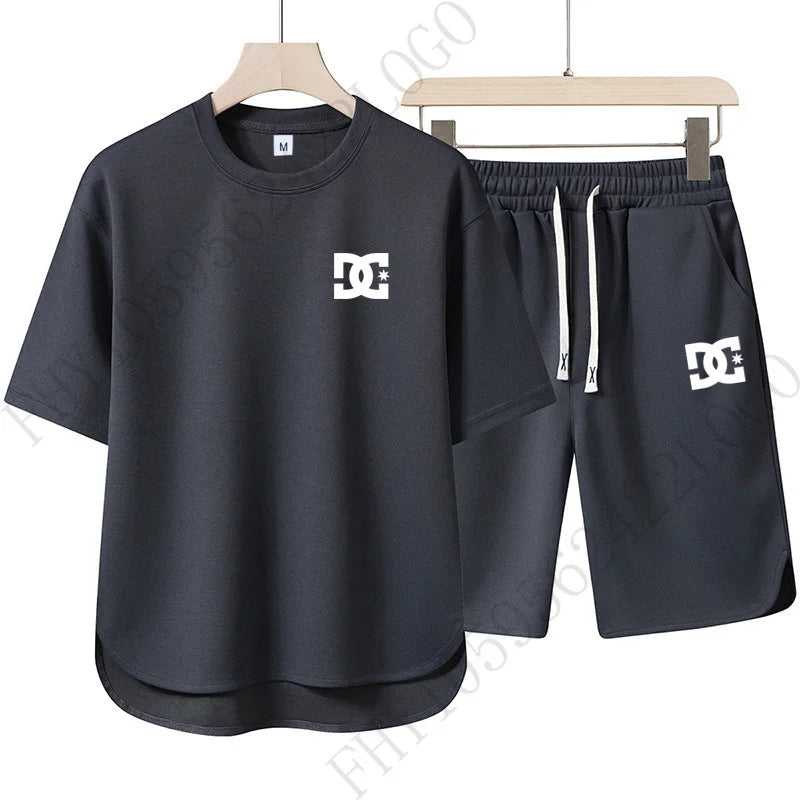 Men's fashionable short-sleeved shorts set, round-neck short-sleeved T-shirt paired with shorts - a casual sports outfit for sum